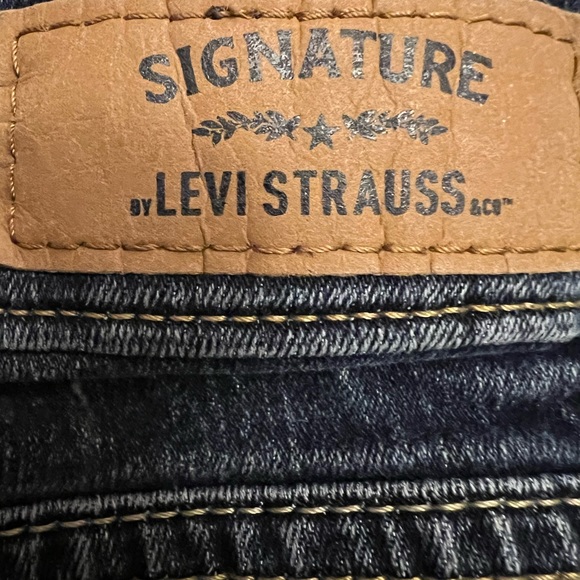 Signature by Levi Strauss women’s denim jeans 33X32 on tag modern boot cut - Picture 4 of 10